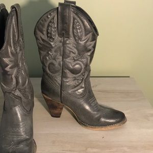 Cowboy boots. Silver Grey with studs.